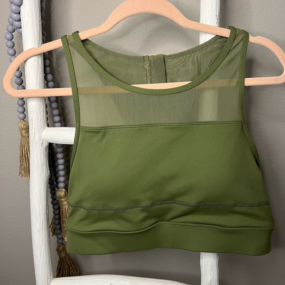 Women’s high support sports bra with back zipper closure size xxl
